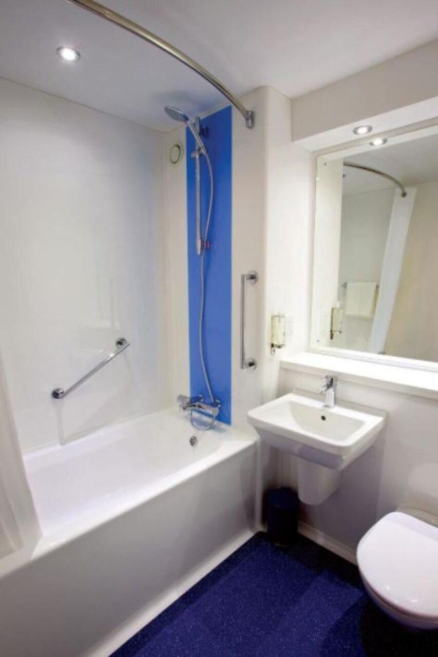 Travelodge Leatherhead Exteriér fotografie